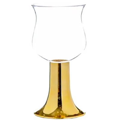 גביע פלסטיק על רגל